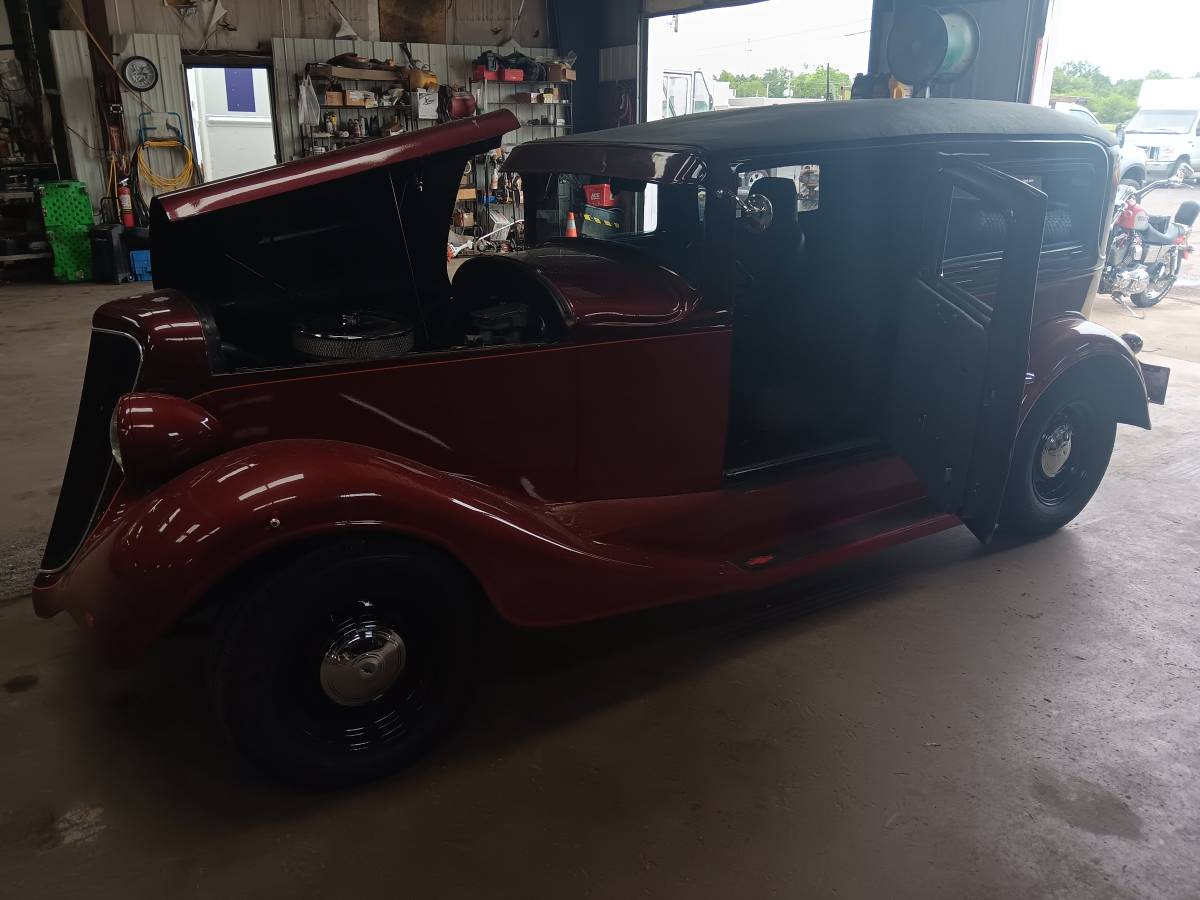 Chevrolet-Sedan-1932-12