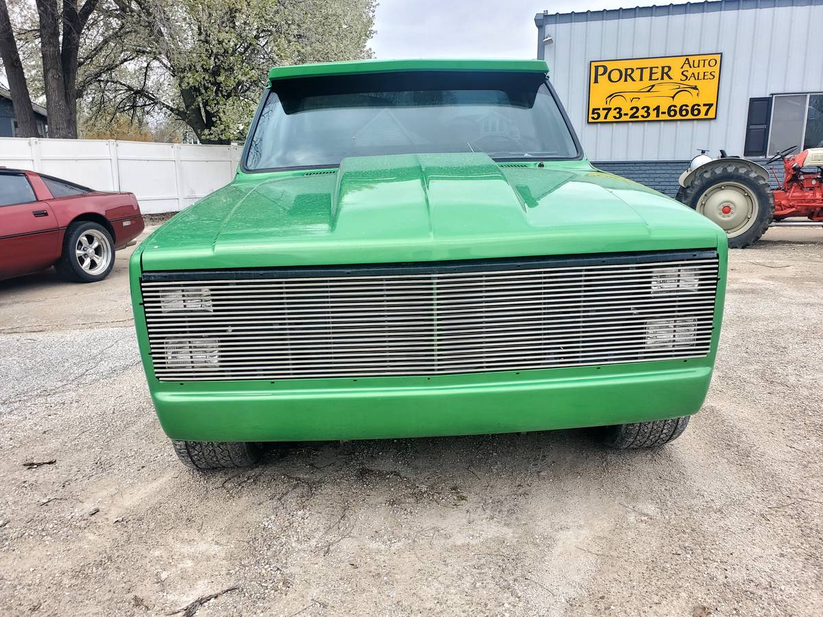 Chevrolet-Short-bed-1983-green-1