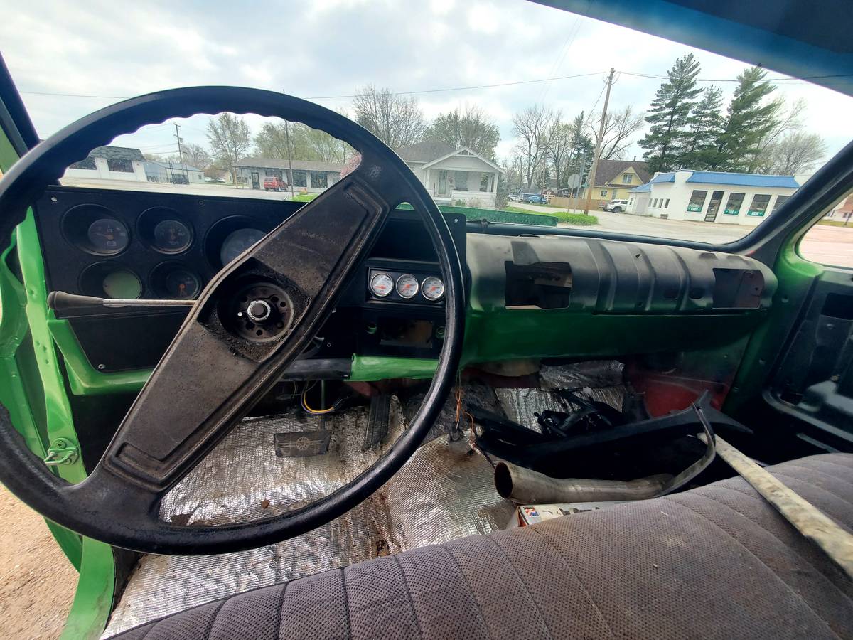 Chevrolet-Short-bed-1983-green-6