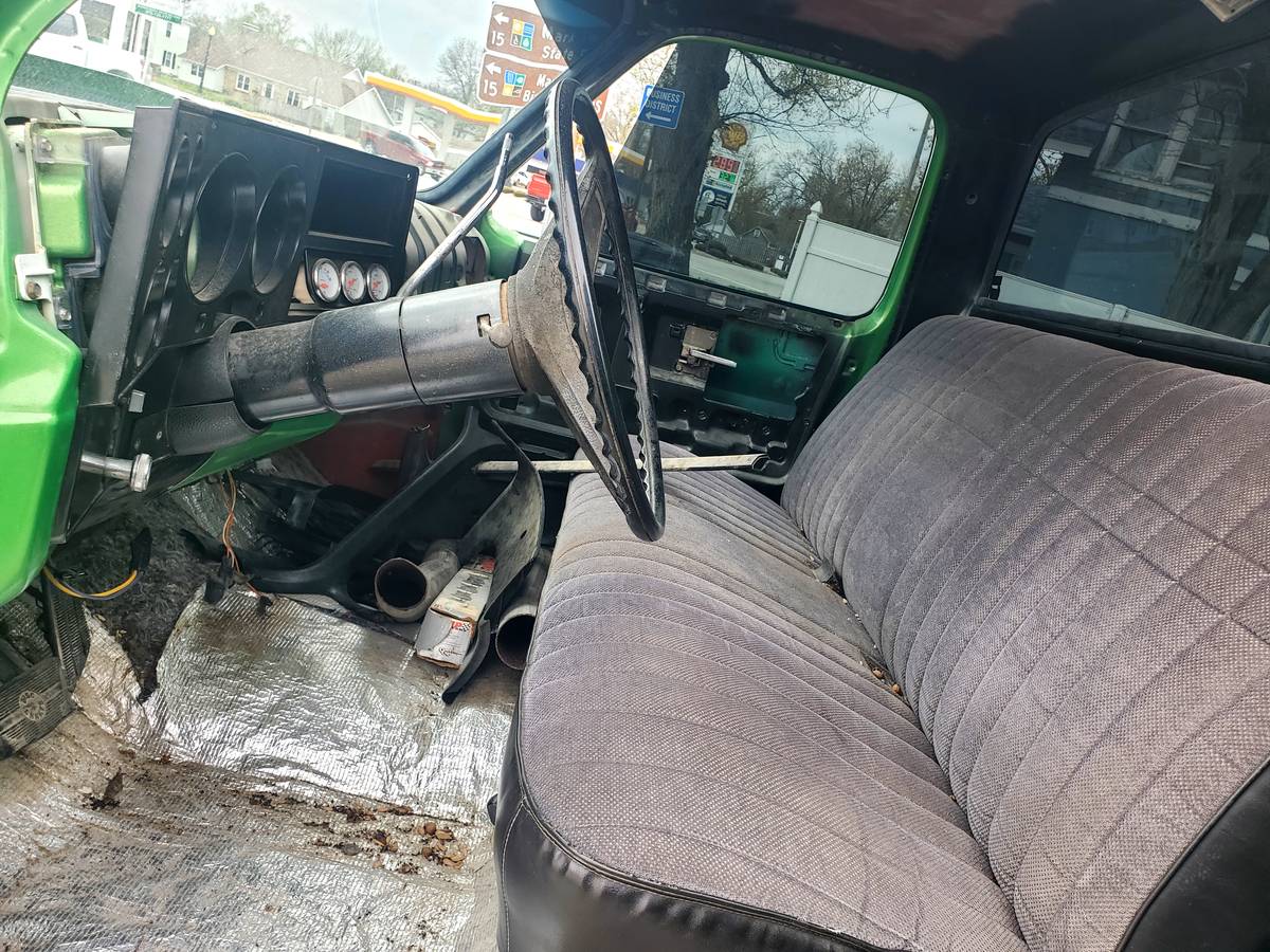 Chevrolet-Short-bed-1983-green-7