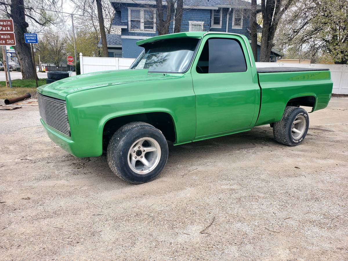 Chevrolet Short bed  1983 green