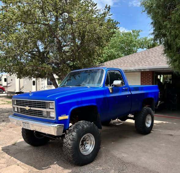 Chevrolet-Silverado-1500-1983-blue-3