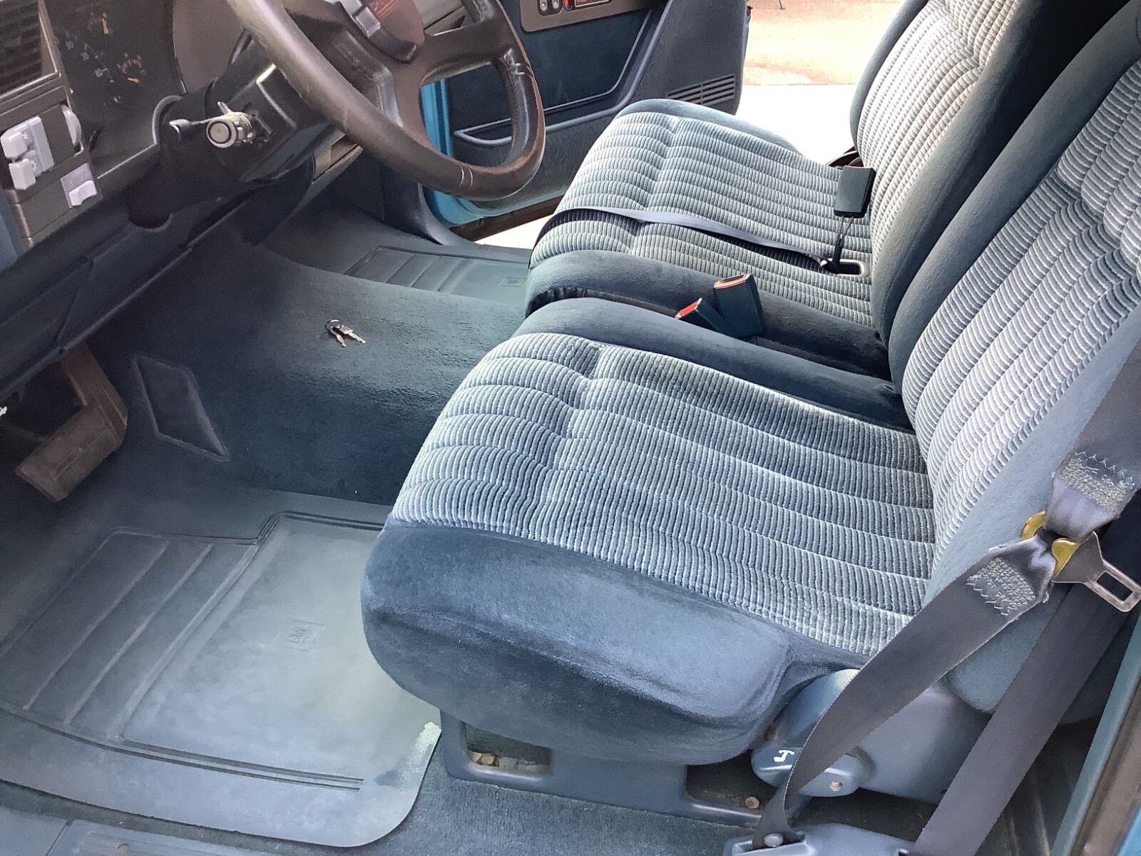 Chevrolet-Silverado-1500-1994-Standard-Cab-Pickup-12