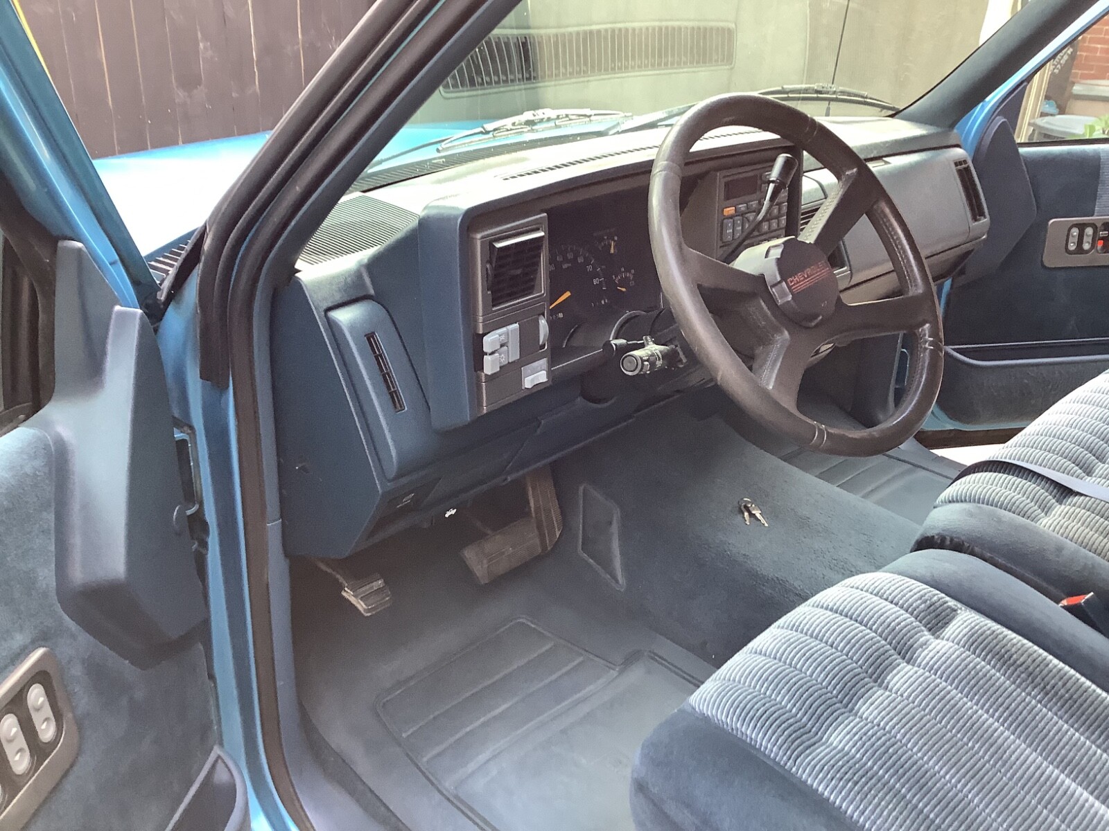 Chevrolet-Silverado-1500-1994-Standard-Cab-Pickup-32