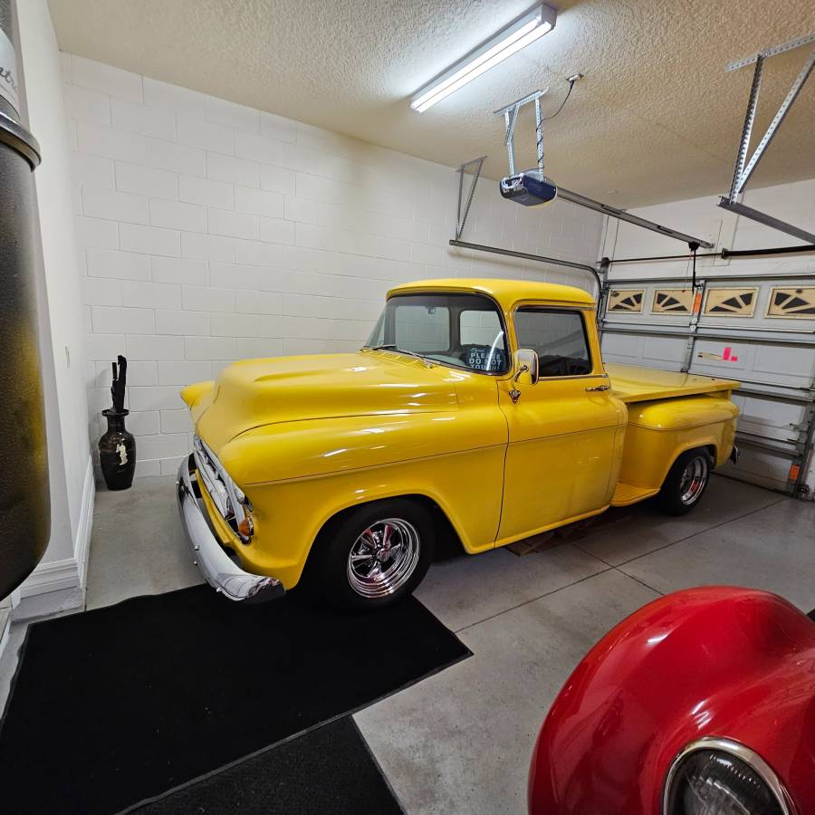 Chevrolet-Silverado-1958-yellow