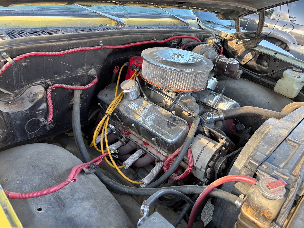Chevrolet-Silverado-1976-yellow-12