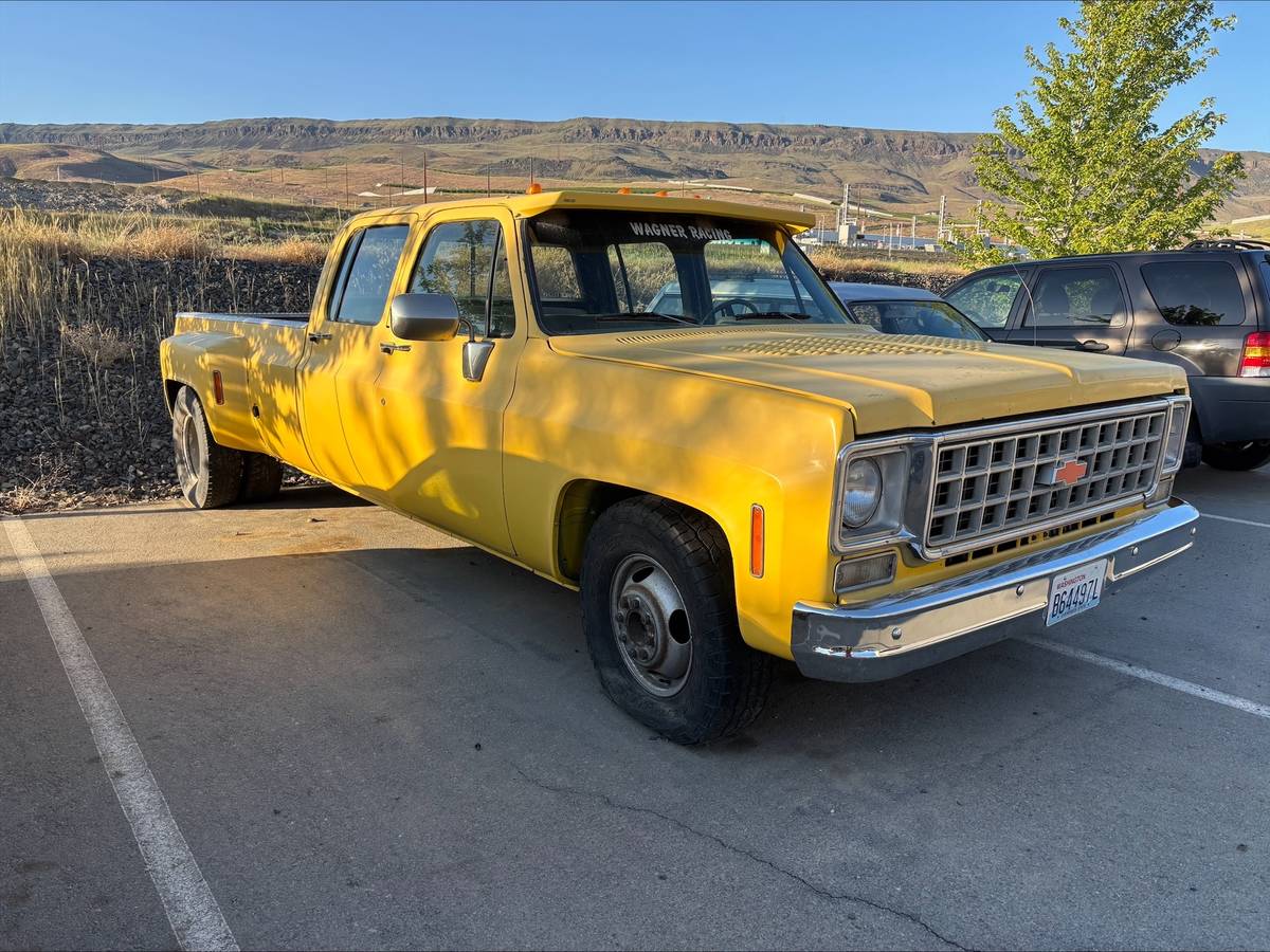 Chevrolet-Silverado-1976-yellow-2