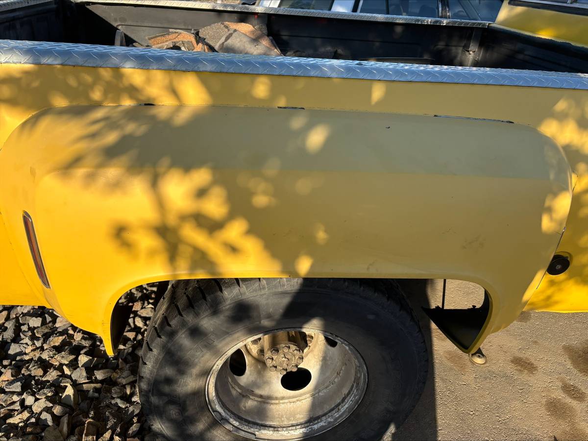 Chevrolet-Silverado-1976-yellow-7