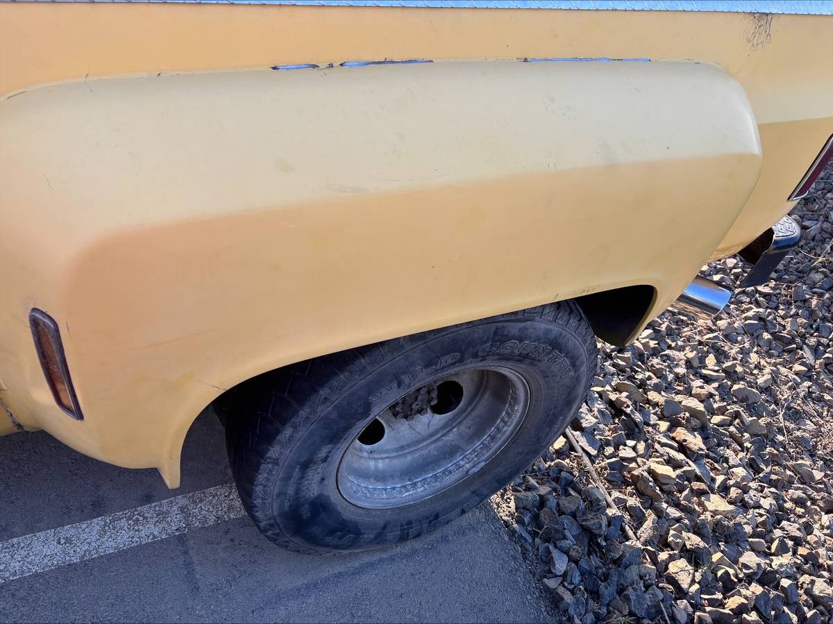 Chevrolet-Silverado-1976-yellow-9