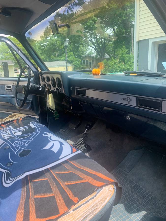 Chevrolet-Silverado-1984-9
