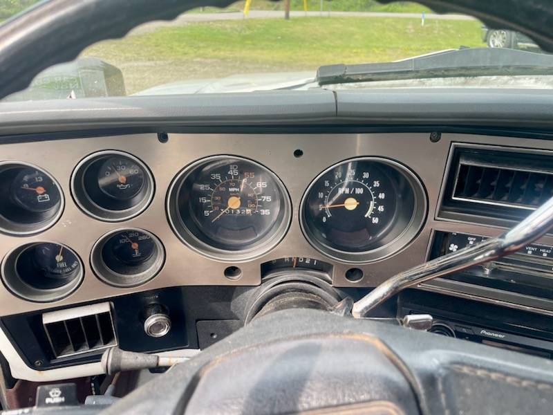 Chevrolet-Silverado-1985-white-9