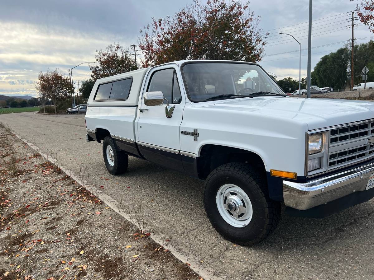 Chevrolet-Silverado-1987-white-11