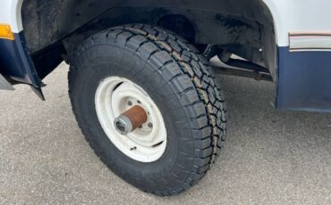 Chevrolet-Silverado-1987-white-4