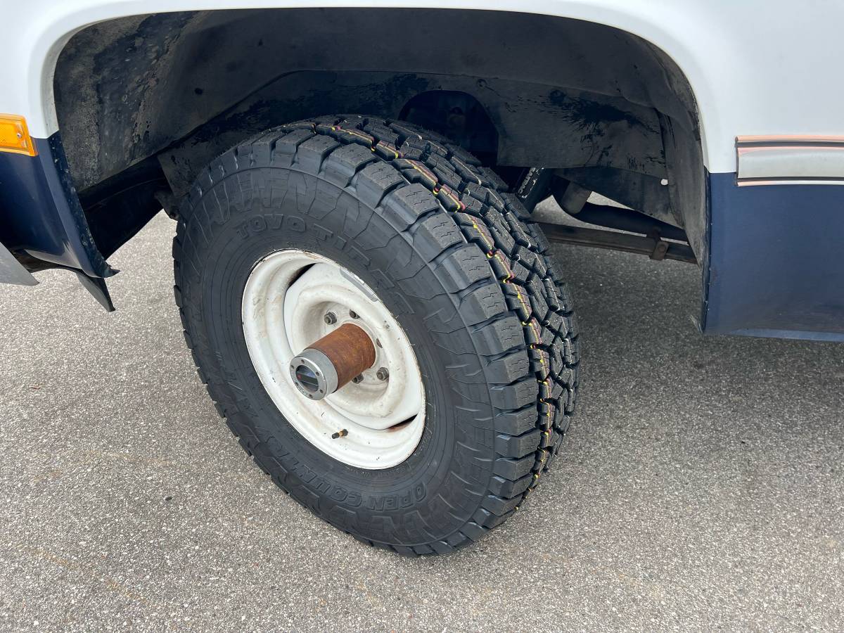 Chevrolet-Silverado-1987-white-4