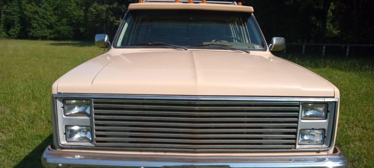 Chevrolet-Silverado-1988-custom-2