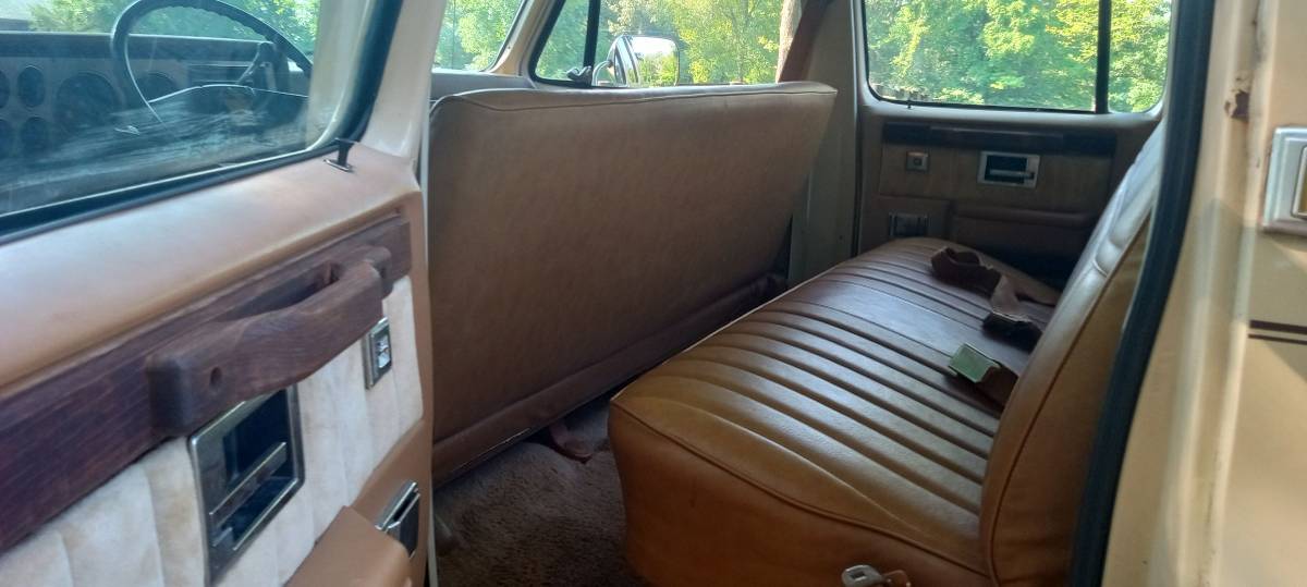 Chevrolet-Silverado-1988-custom-5