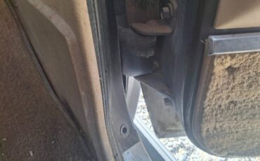 Chevrolet-Silverado-2500hd-1985-17
