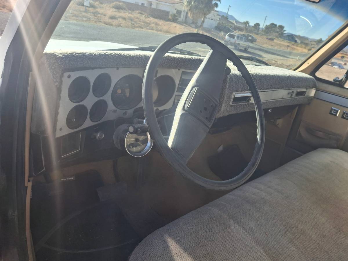 Chevrolet-Silverado-2500hd-1985-19