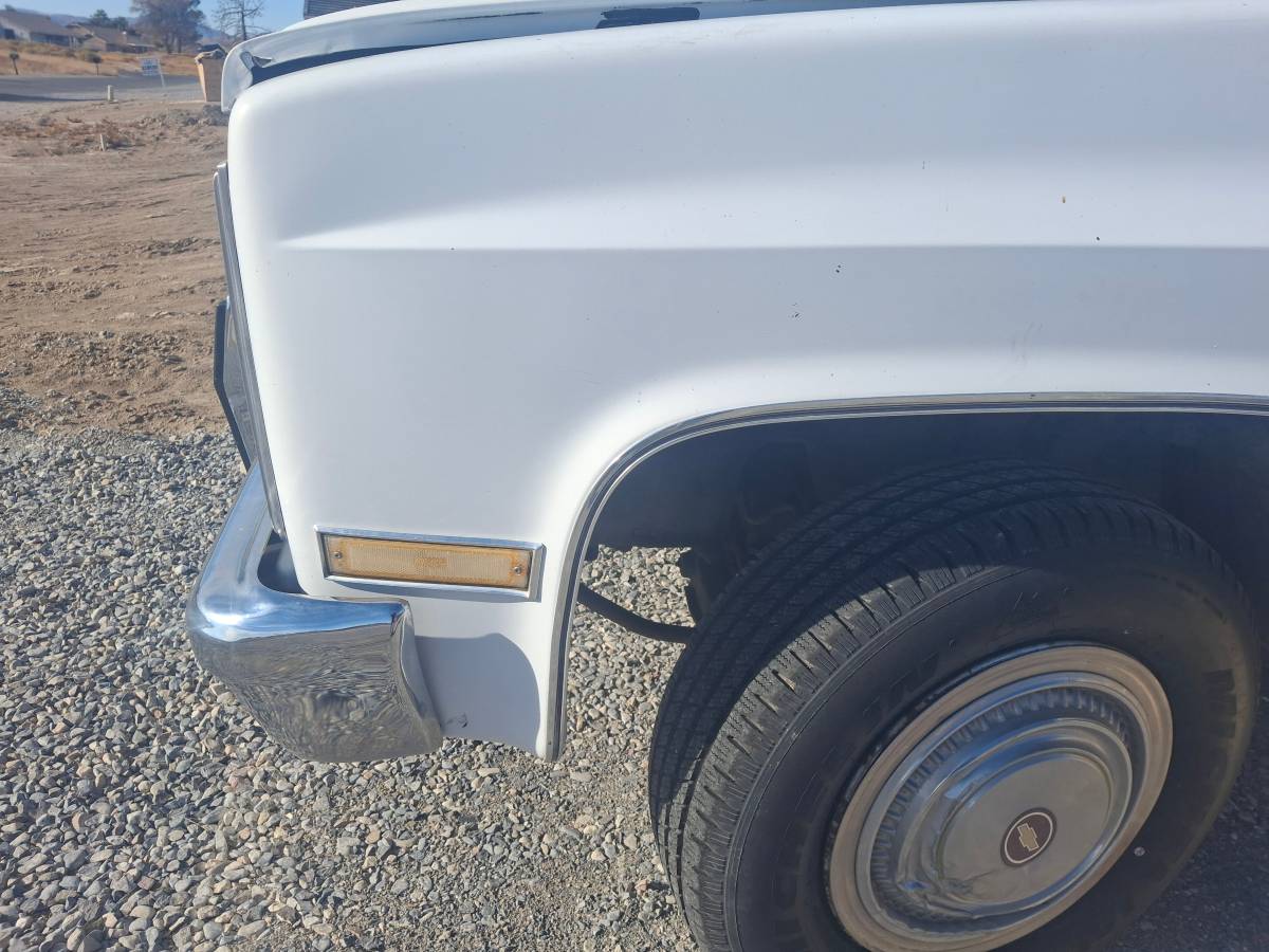 Chevrolet-Silverado-2500hd-1985-6