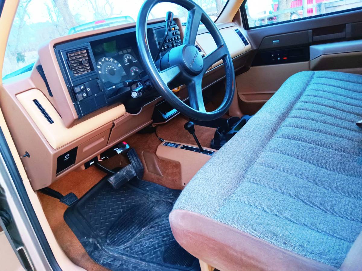 Chevrolet-Silverado-2500hd-1988-brown-12