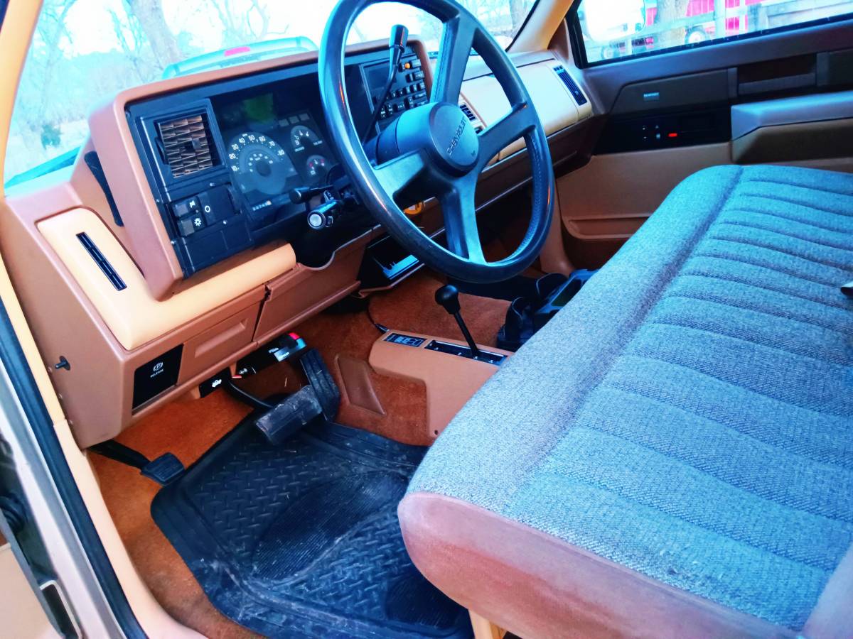 Chevrolet-Silverado-2500hd-1988-brown-13