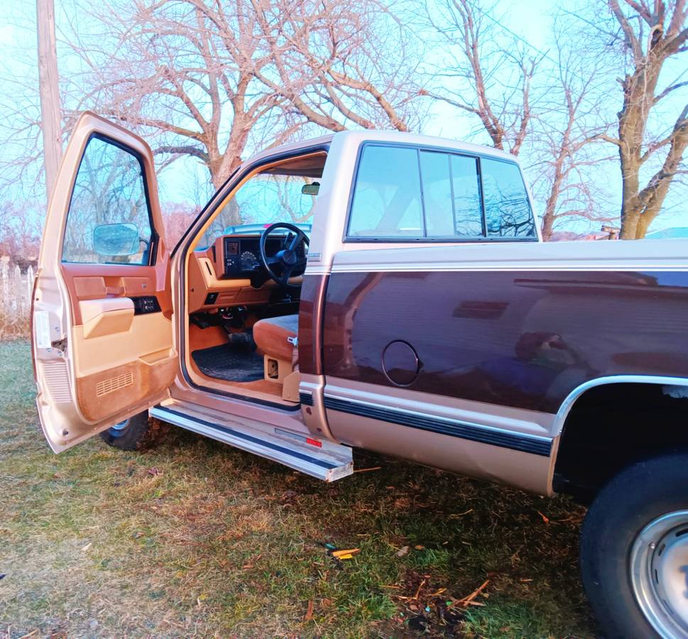 Chevrolet-Silverado-2500hd-1988-brown-14