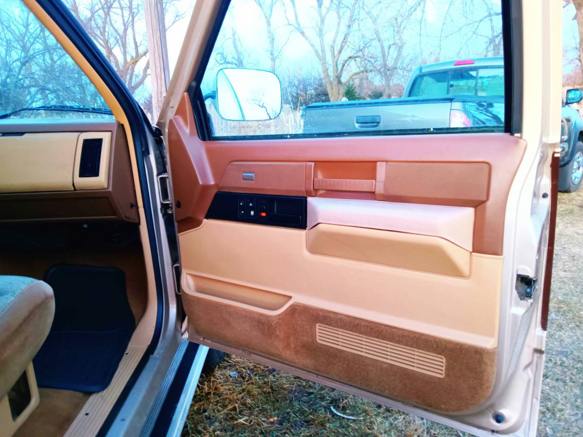 Chevrolet-Silverado-2500hd-1988-brown-15