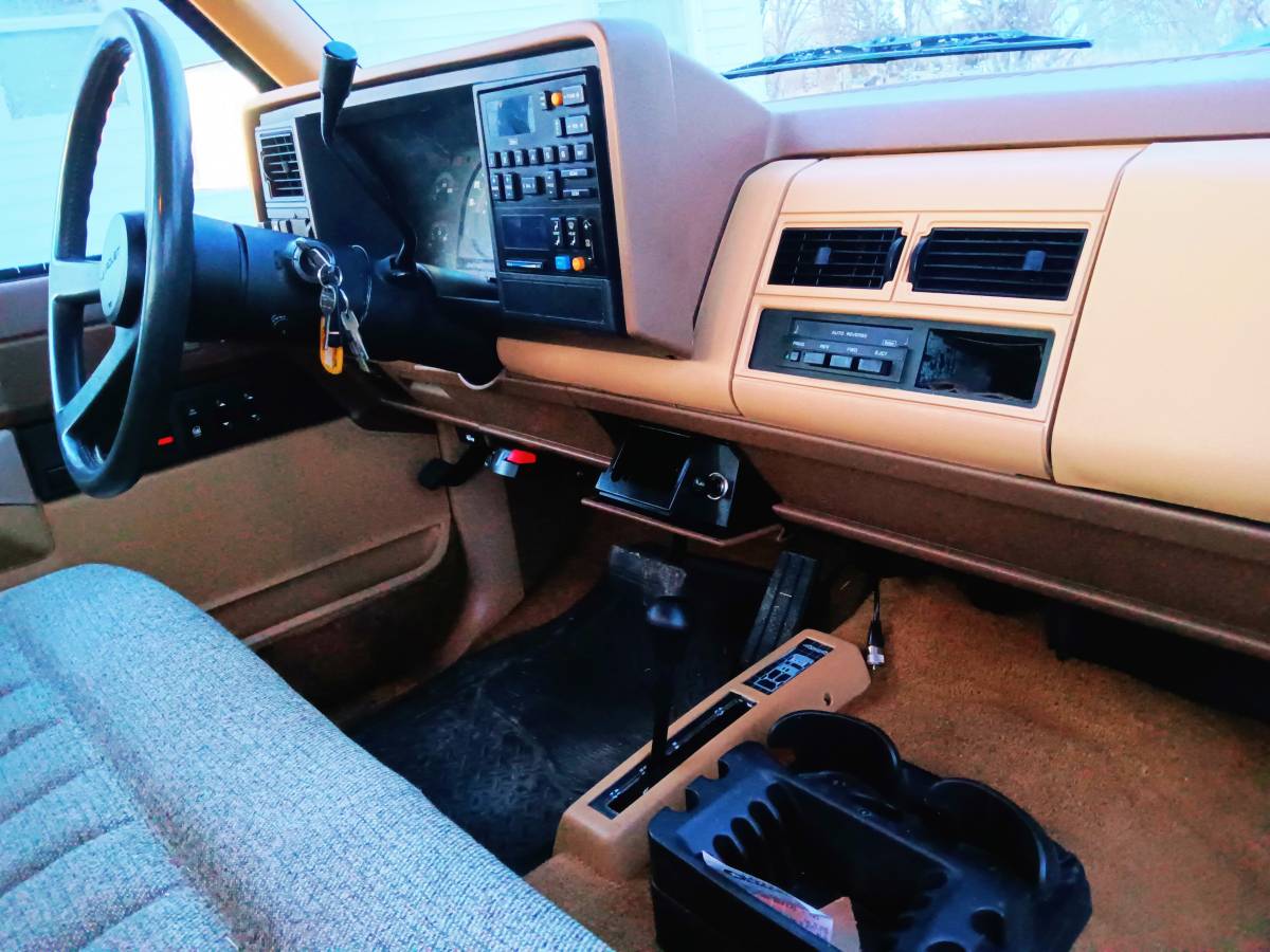 Chevrolet-Silverado-2500hd-1988-brown-17