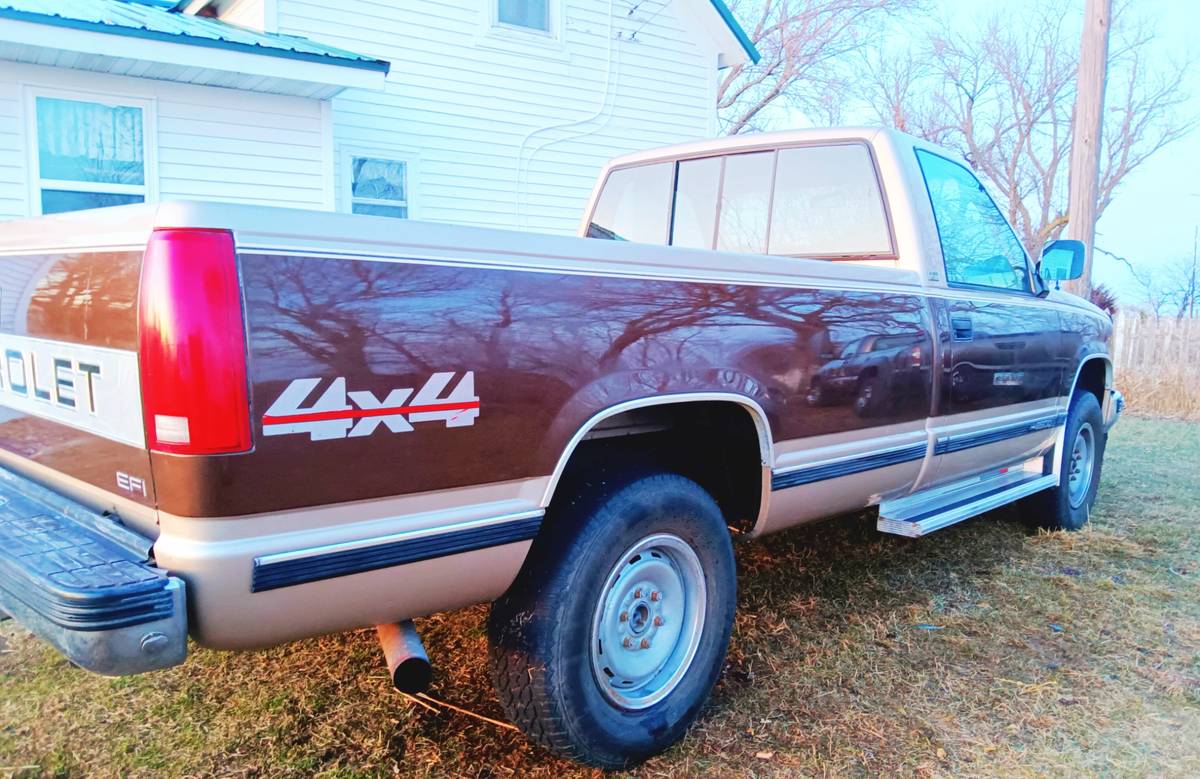 Chevrolet-Silverado-2500hd-1988-brown-18