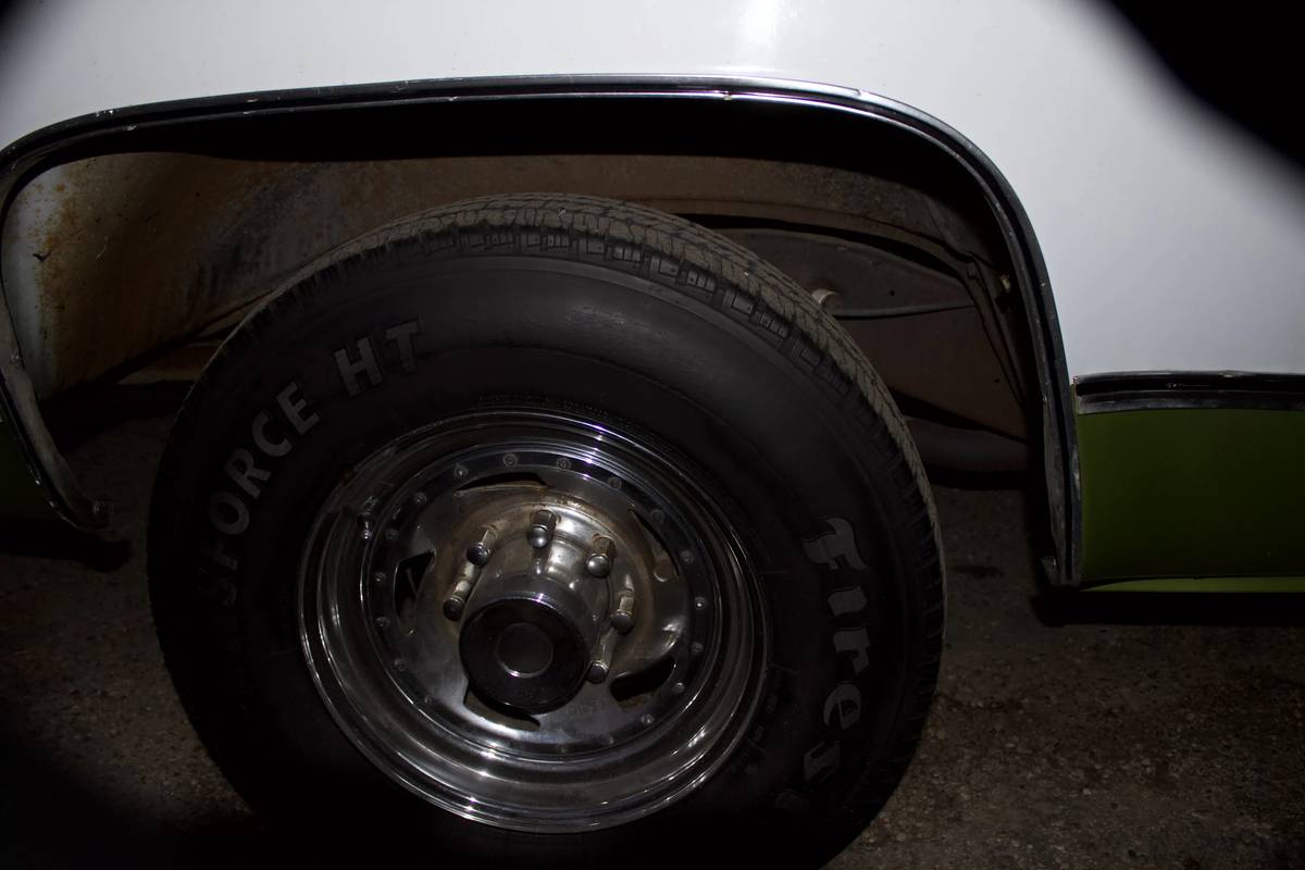 Chevrolet-Silverado-k-20-1976-green-11