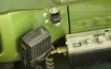 Chevrolet-Silverado-k-20-1976-green-16