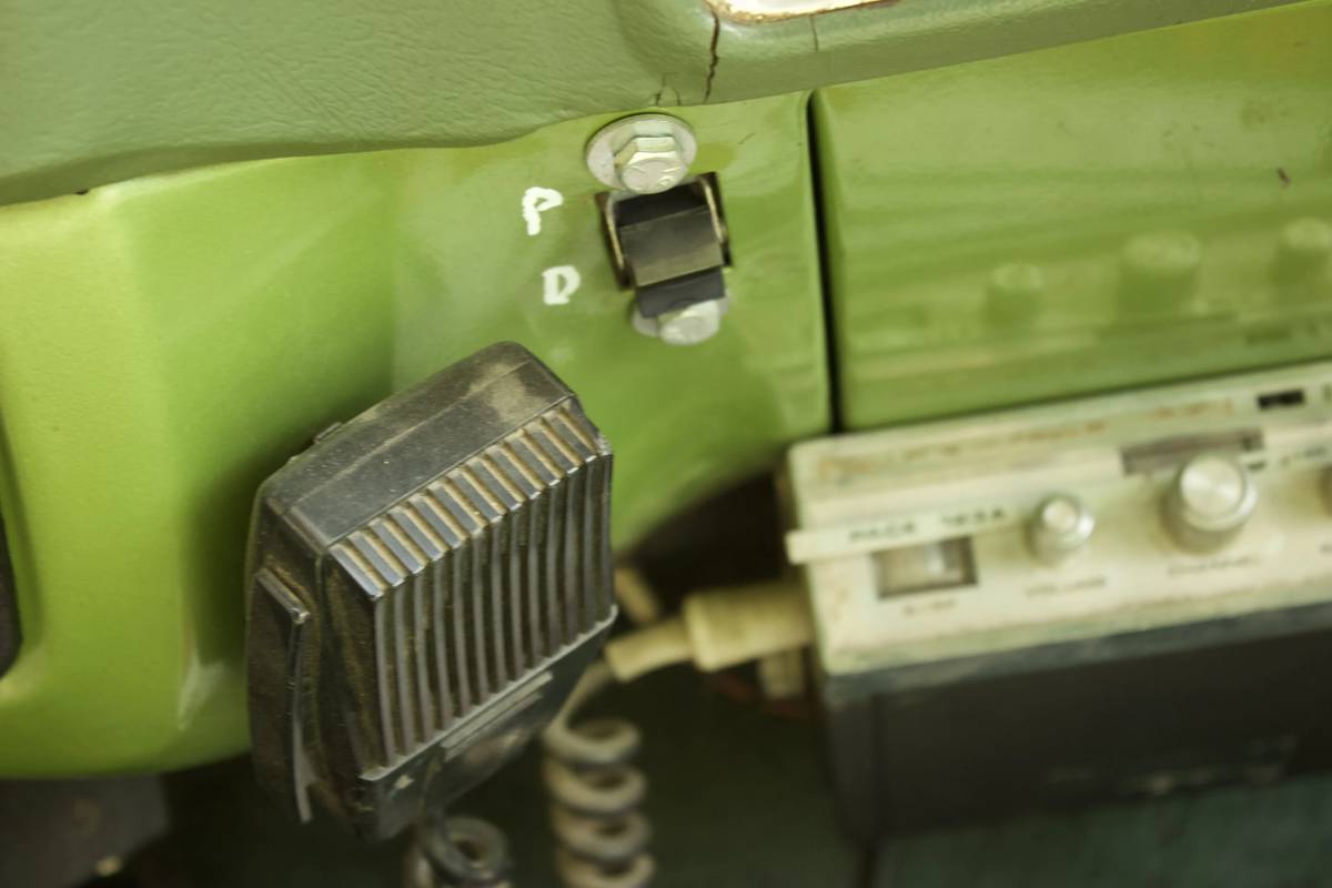 Chevrolet-Silverado-k-20-1976-green-16