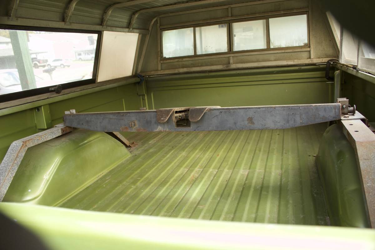 Chevrolet-Silverado-k-20-1976-green-22