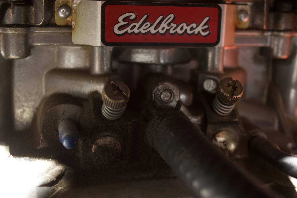 Chevrolet-Silverado-k-20-1976-green-6