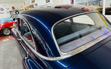 Chevrolet-Styleline-Deluxe-1952-SEDAN-13