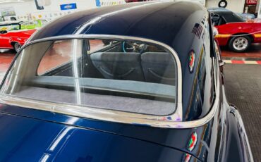 Chevrolet-Styleline-Deluxe-1952-SEDAN-14