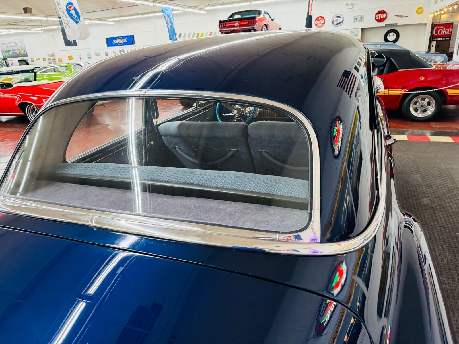Chevrolet-Styleline-Deluxe-1952-SEDAN-14