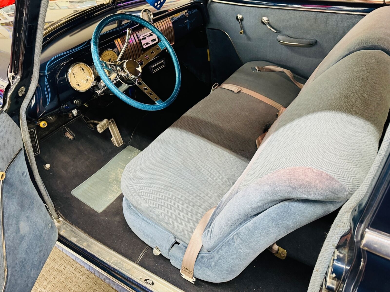 Chevrolet-Styleline-Deluxe-1952-SEDAN-15
