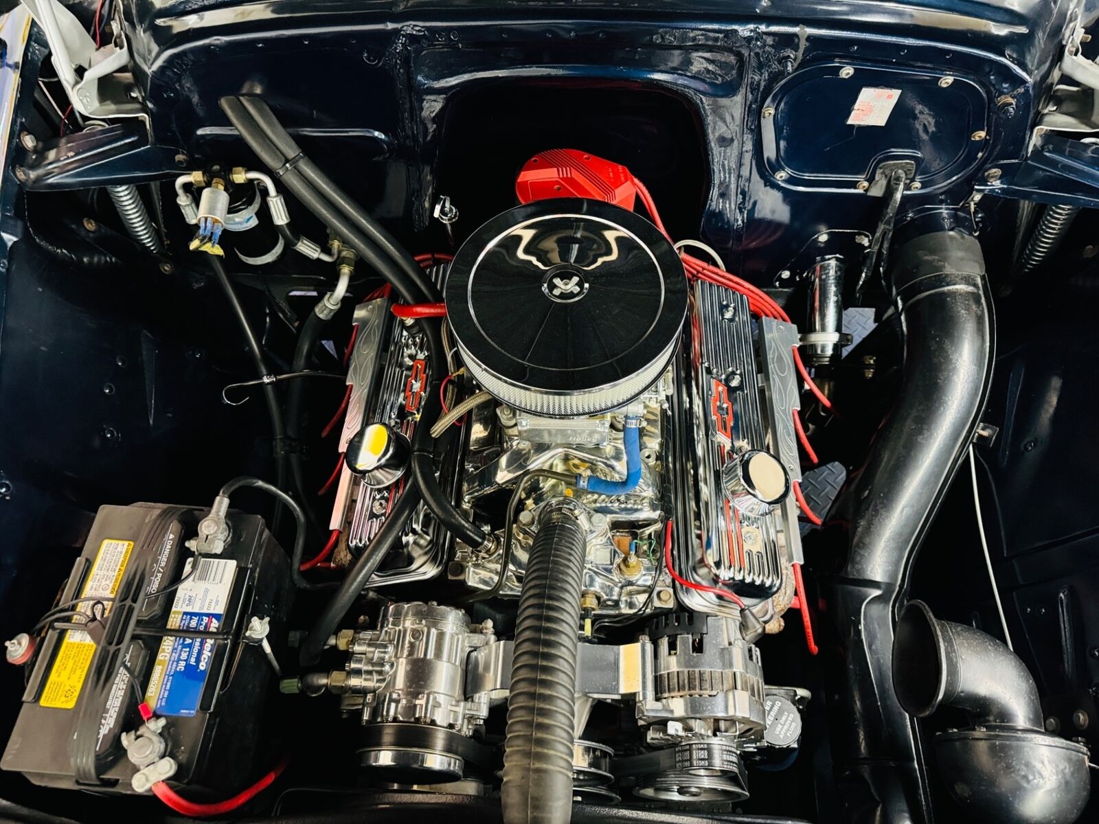 Chevrolet-Styleline-Deluxe-1952-SEDAN-16