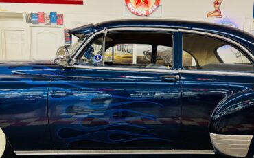 Chevrolet-Styleline-Deluxe-1952-SEDAN-18