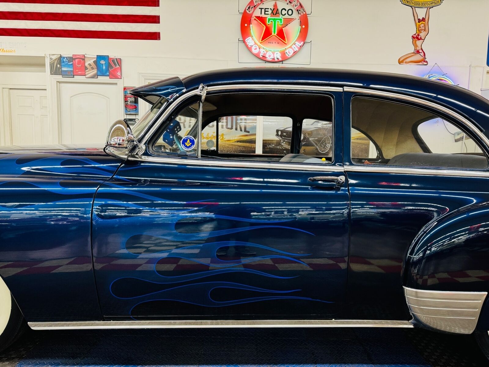 Chevrolet-Styleline-Deluxe-1952-SEDAN-18
