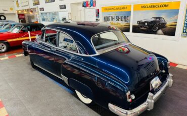 Chevrolet-Styleline-Deluxe-1952-SEDAN-2
