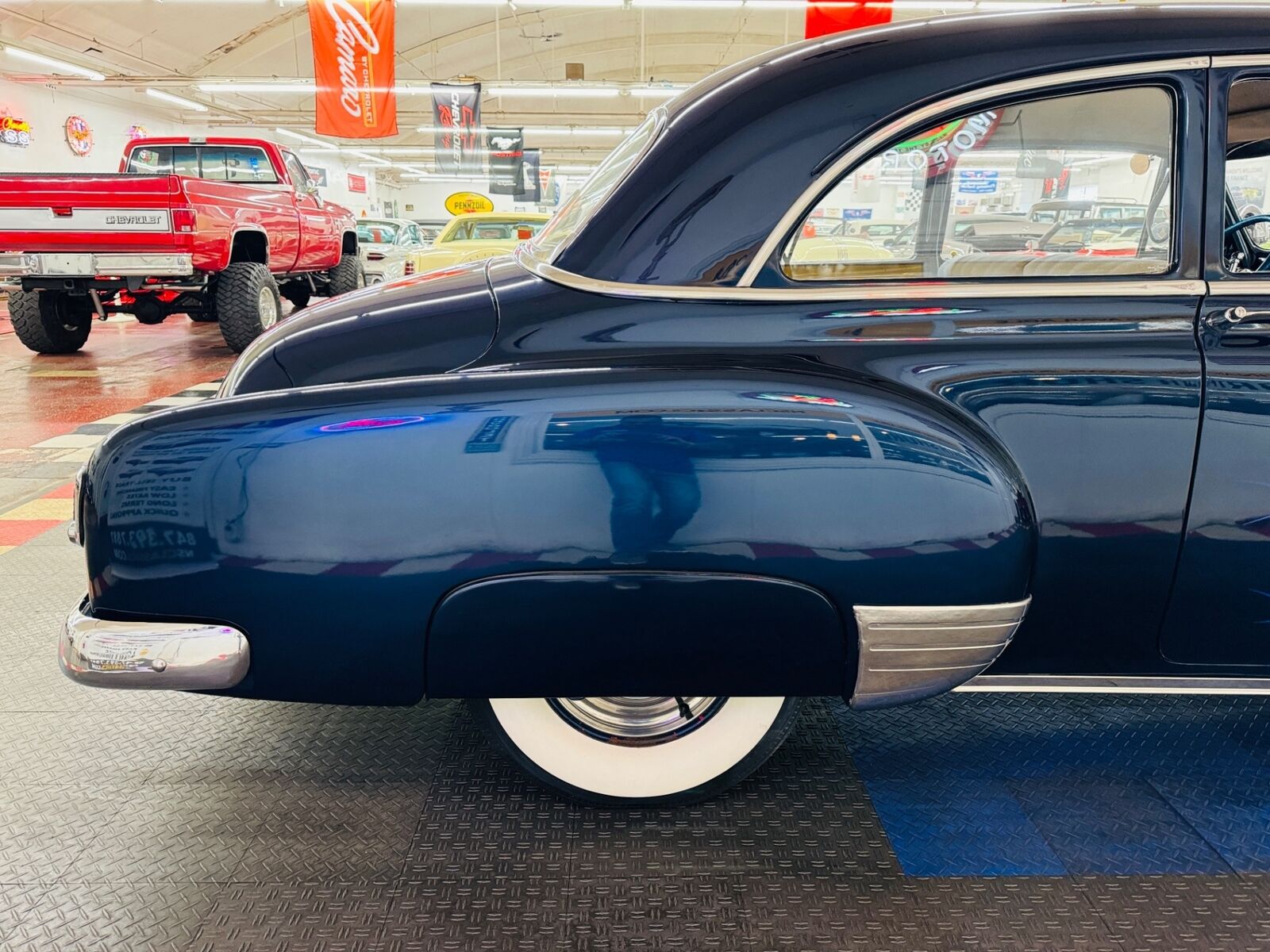 Chevrolet-Styleline-Deluxe-1952-SEDAN-24