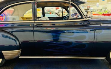 Chevrolet-Styleline-Deluxe-1952-SEDAN-25