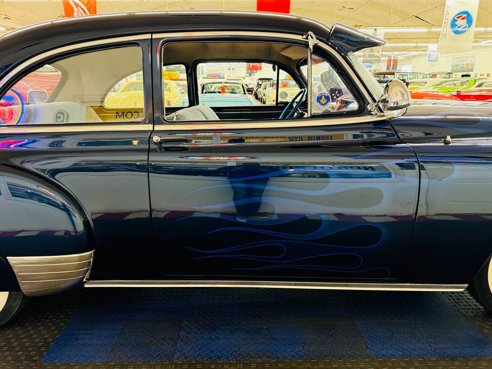 Chevrolet-Styleline-Deluxe-1952-SEDAN-25
