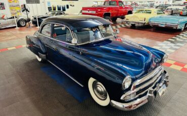 Chevrolet-Styleline-Deluxe-1952-SEDAN-28
