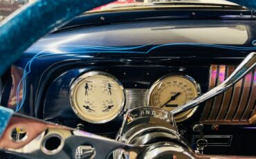 Chevrolet-Styleline-Deluxe-1952-SEDAN-34