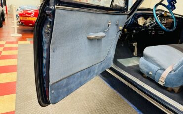 Chevrolet-Styleline-Deluxe-1952-SEDAN-36