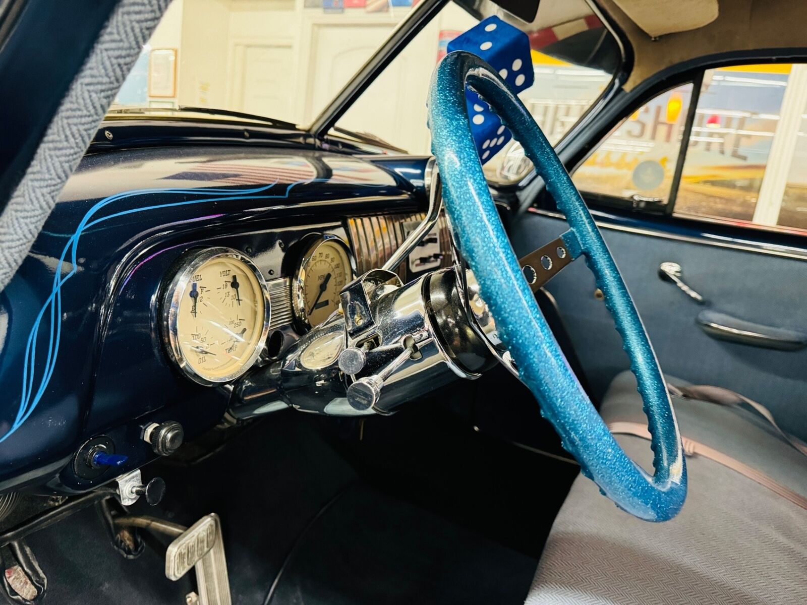 Chevrolet-Styleline-Deluxe-1952-SEDAN-37
