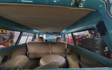 Chevrolet-Suburban-1965-SUV-19